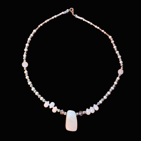 PINK PEARLY BEADS WITH PINK ROCK PENDENT NECKLACE - Picture 2 of 3